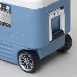 Igloo MaxCold 40 Wheeled Ice 38 Litre Cool Box -Family Camp Gear Store maxcold 40 quart wheels close up 59674.1425290330