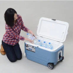 Igloo MaxCold 60 Roller Cool Box Wheeled Ice Chest -Family Camp Gear Store maxcold 60 quart open filling 23805.1425296394