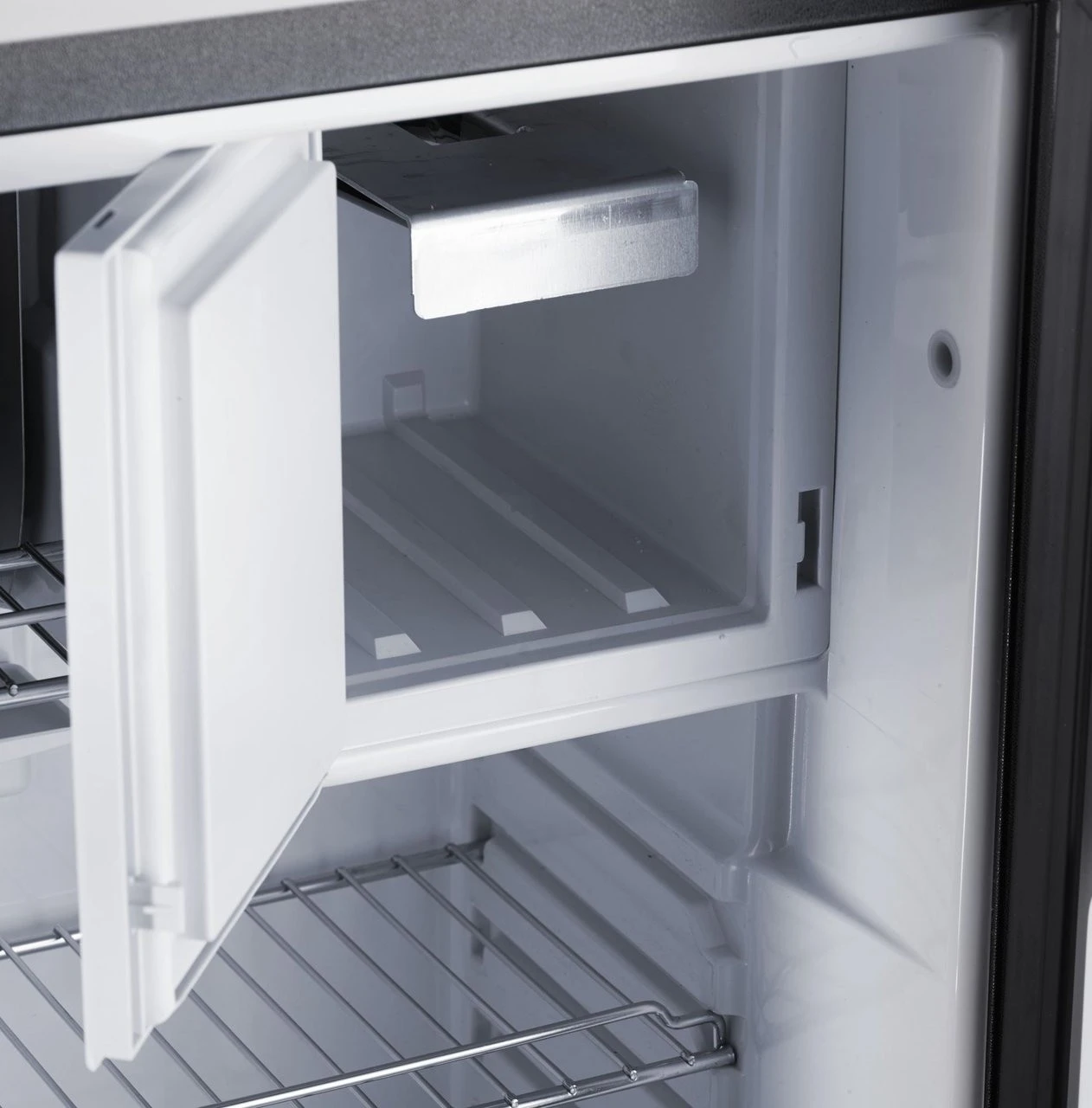 Dometic RM5330 230v 12v LPG Gas Caravan Fridge 6 Dometic RM5330 230v 12v LPG Gas Caravan Fridge - Image 4